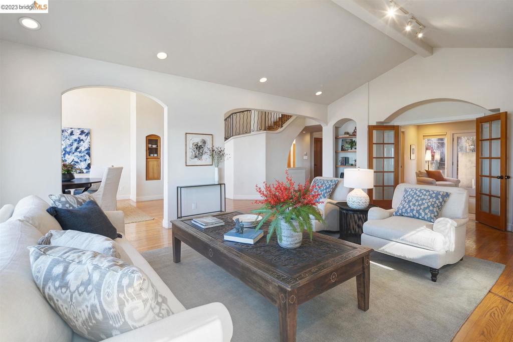 CLAREMONT HILLS - Residential