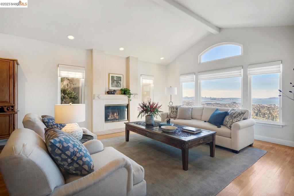 CLAREMONT HILLS - Residential