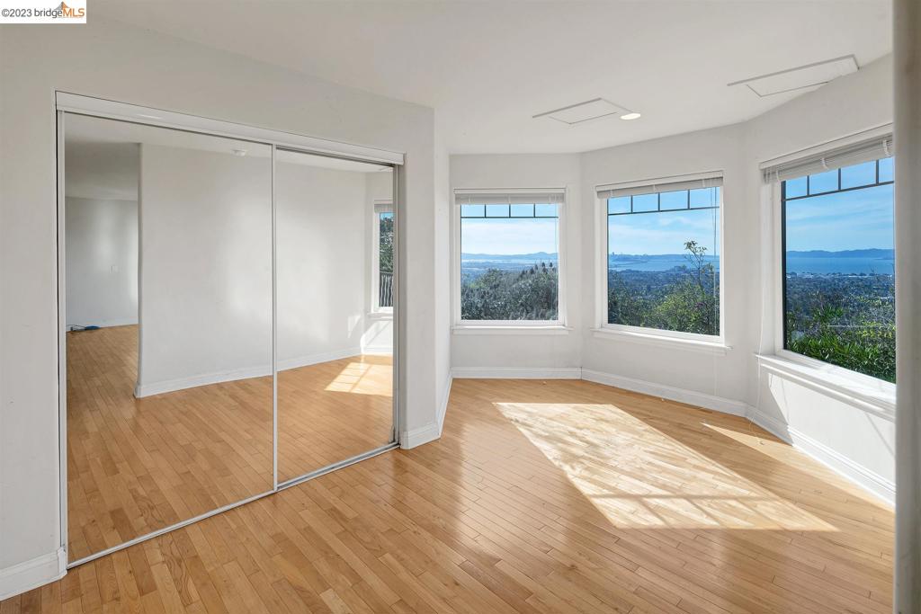 CLAREMONT HILLS - Residential