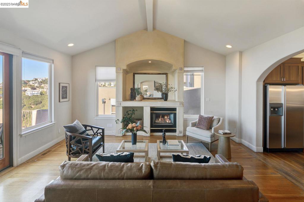 CLAREMONT HILLS - Residential