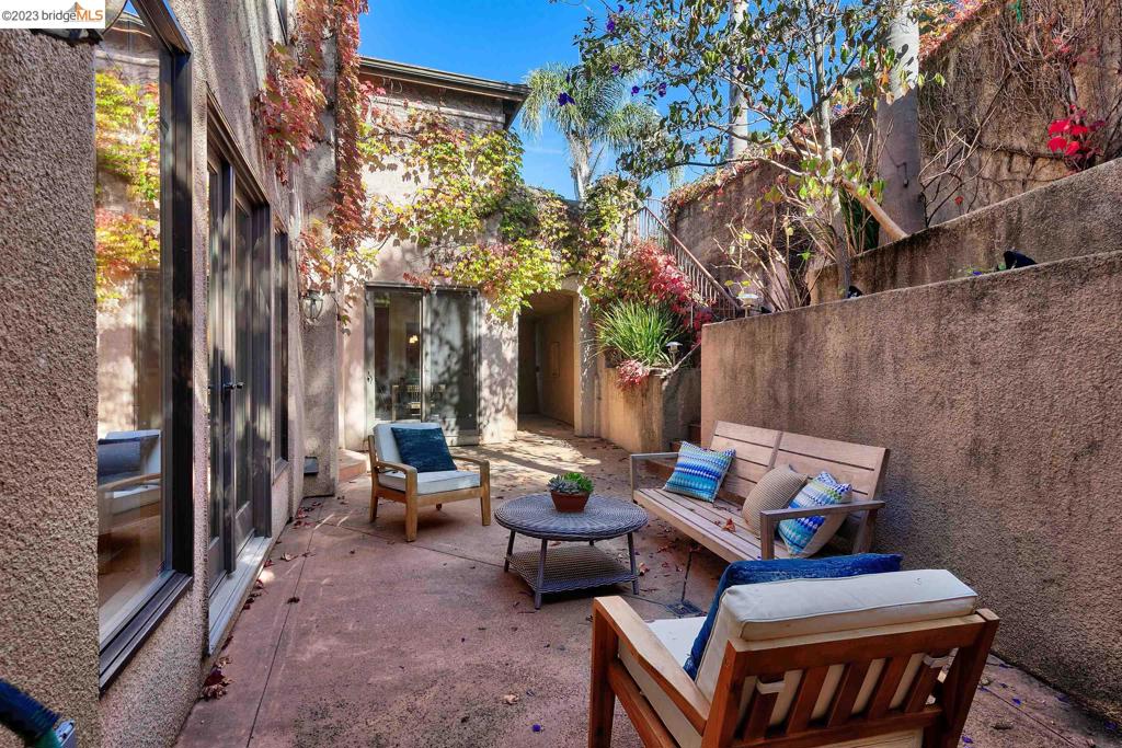 CLAREMONT HILLS - Residential