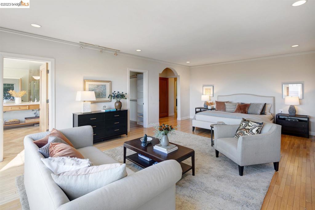 CLAREMONT HILLS - Residential