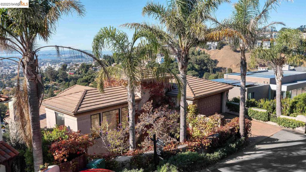 CLAREMONT HILLS - Residential