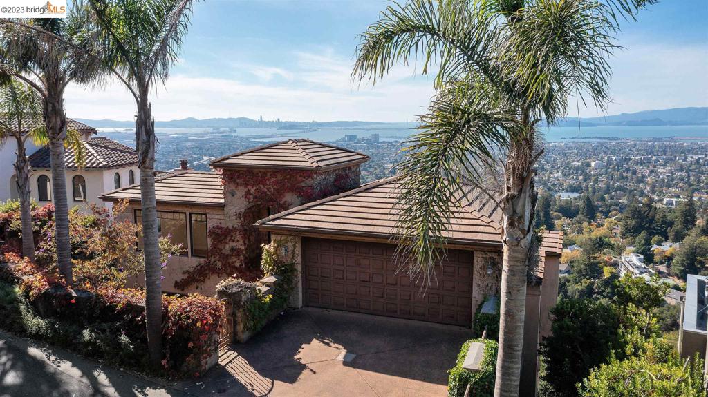 CLAREMONT HILLS - Residential