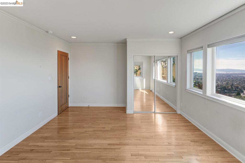 CLAREMONT HILLS - Residential