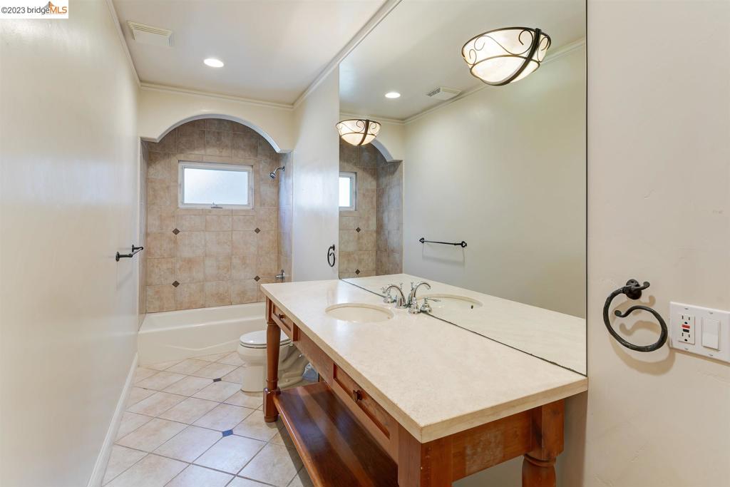 CLAREMONT HILLS - Residential