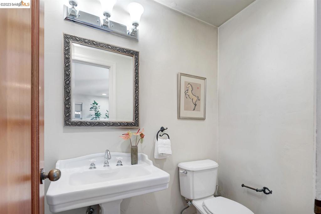 CLAREMONT HILLS - Residential