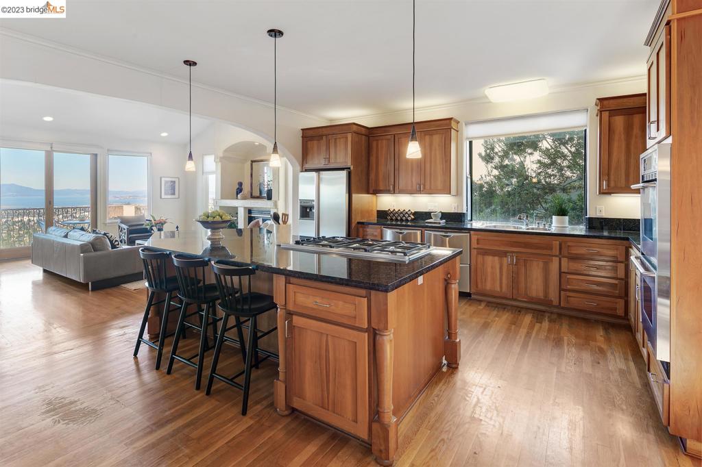 CLAREMONT HILLS - Residential