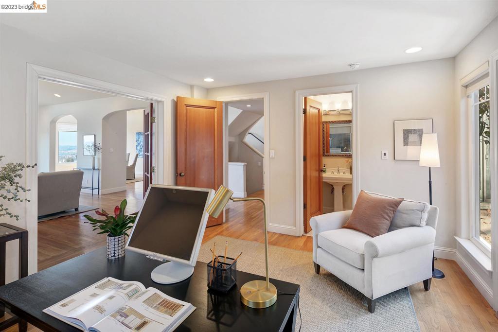 CLAREMONT HILLS - Residential