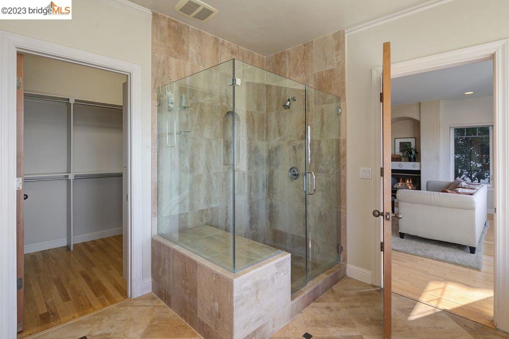 CLAREMONT HILLS - Residential