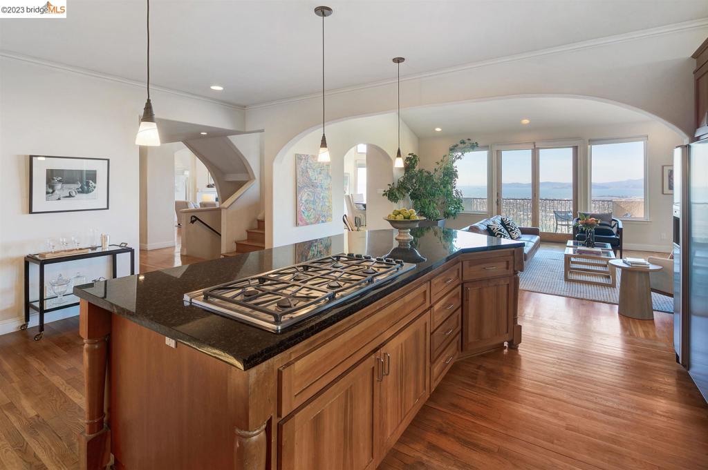 CLAREMONT HILLS - Residential