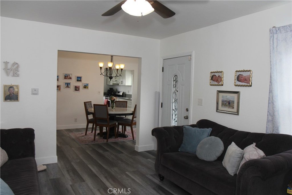 818 S Sloan