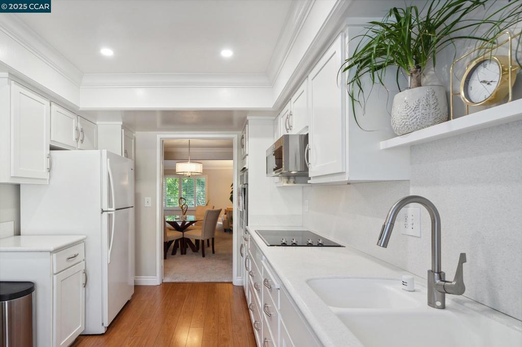 ROSSMOOR - Residential