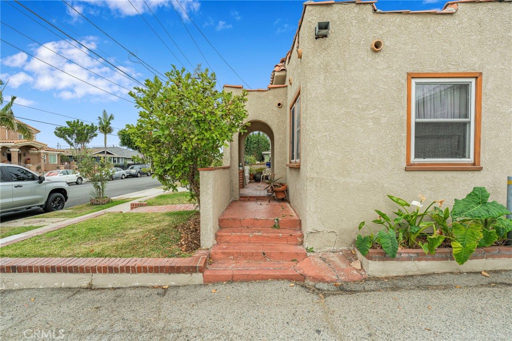 12023 Freeman Avenue