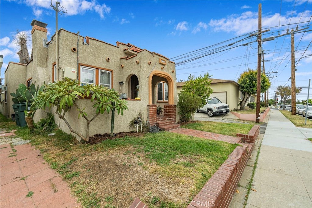12023 Freeman Avenue