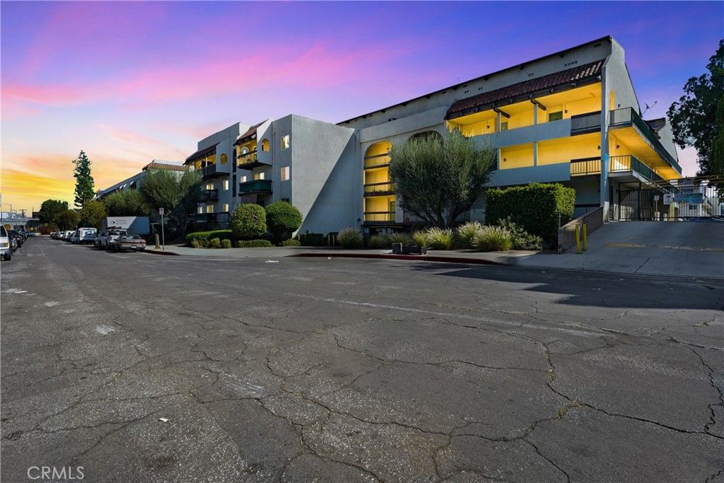 Photo of 5460 White Oak Ave #G213, Encino, CA 91316 (MLS # SR25237643)
