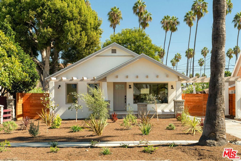 Photo of 4606 10th Avenue, Los Angeles, CA 90043 (MLS # 25608333)