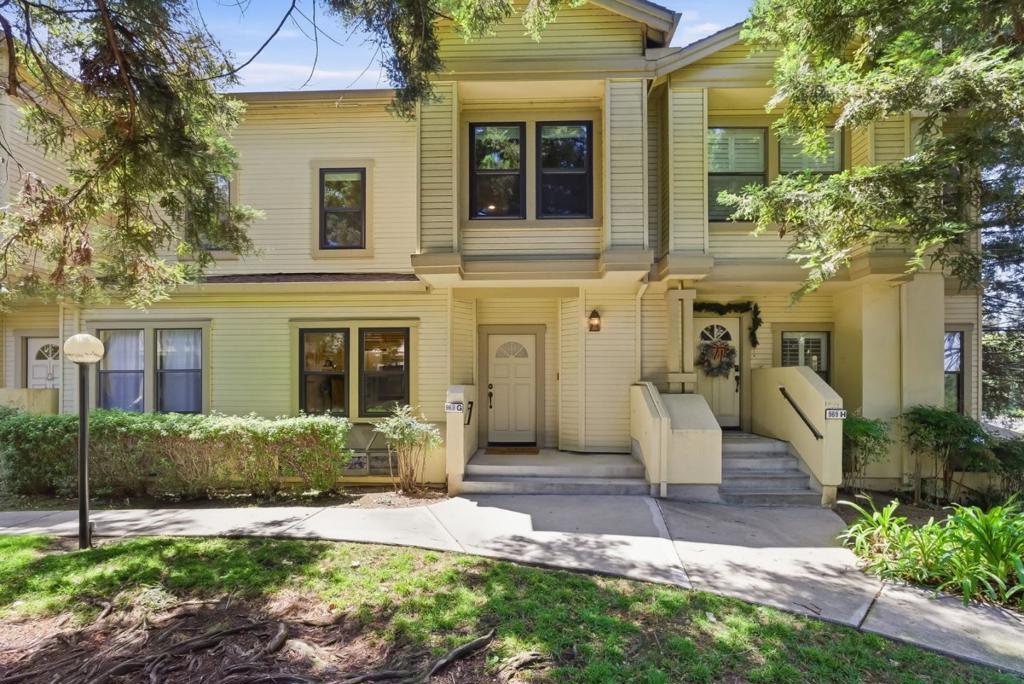 969 La Mesa Terrace G