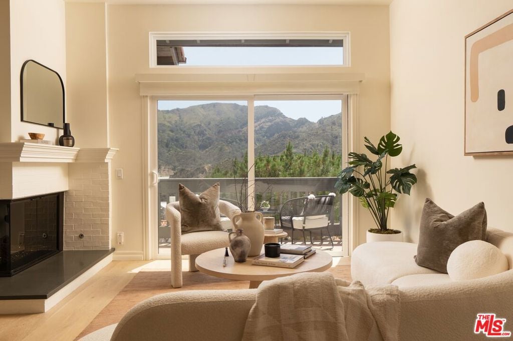 1692 Michael Lane, Los Angeles CA 90272