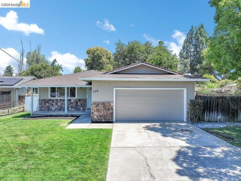 Photo of 750 Beatrice St ST, Brentwood, CA 94513 (MLS # 41138744)