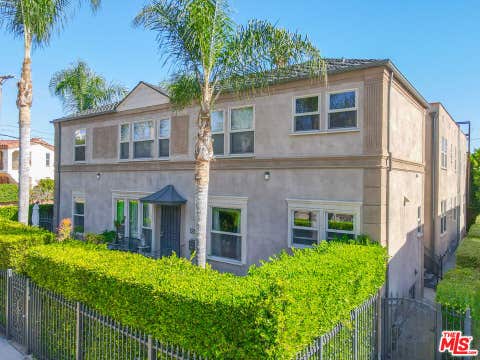 Photo of 1202 S Cochran Avenue, Los Angeles, CA 90019 (MLS # 26859133)