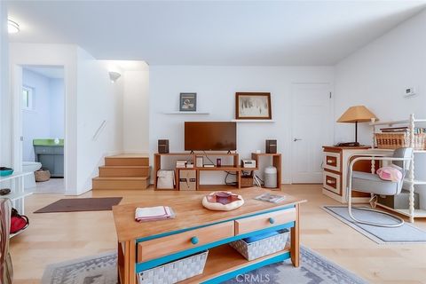 Photo of 11138 Aqua Vista St #43, Studio City, CA 91602 (MLS # OC25247360)