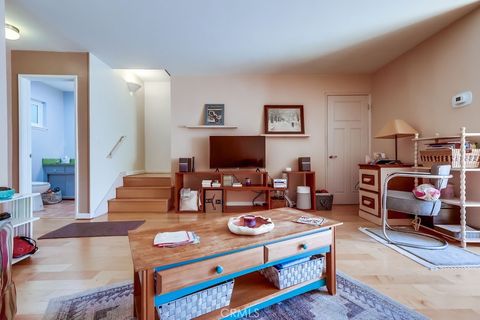 Photo of 11138 Aqua Vista St #43, Studio City, CA 91602 (MLS # OC25247360) Photo of 11138 Aqua Vista St #43, Studio City, CA 91602 (MLS # OC25247360)