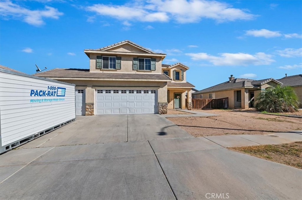 Main image without alt text