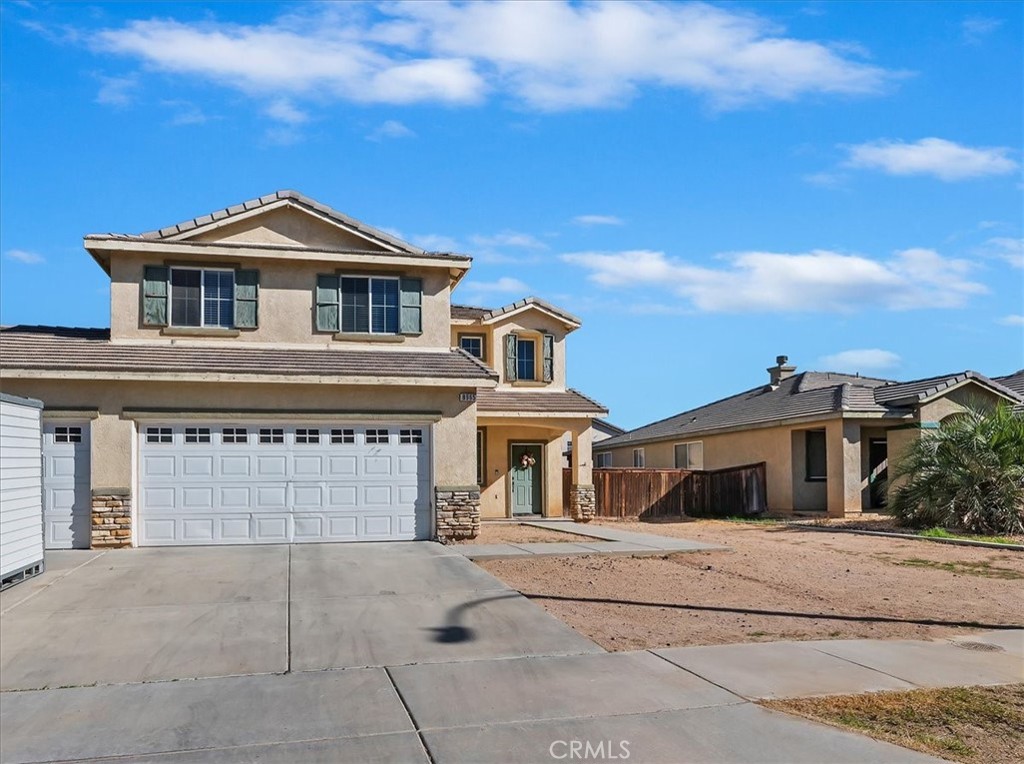 Main image without alt text