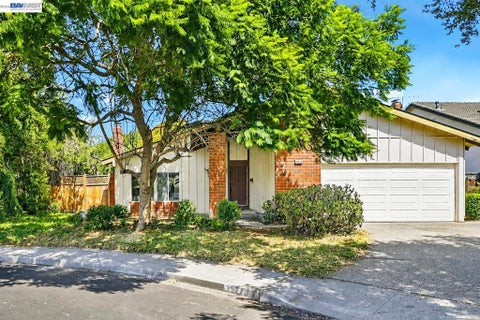 Photo of 35278 Cornwall Pl PL, Newark, CA 94560 (MLS # 41147122)