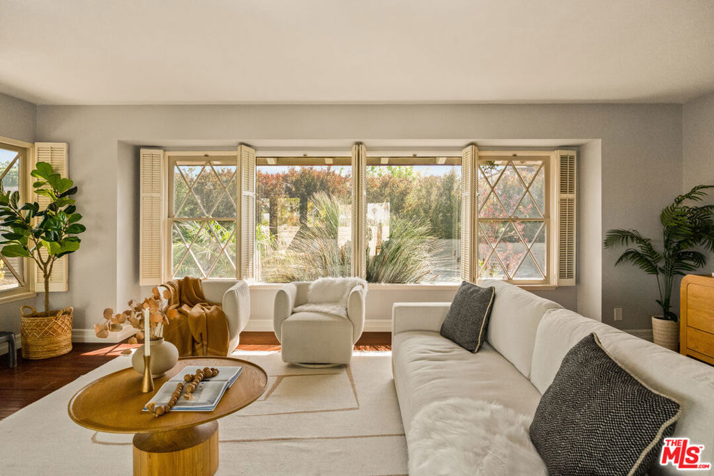 6213 S Corning Avenue