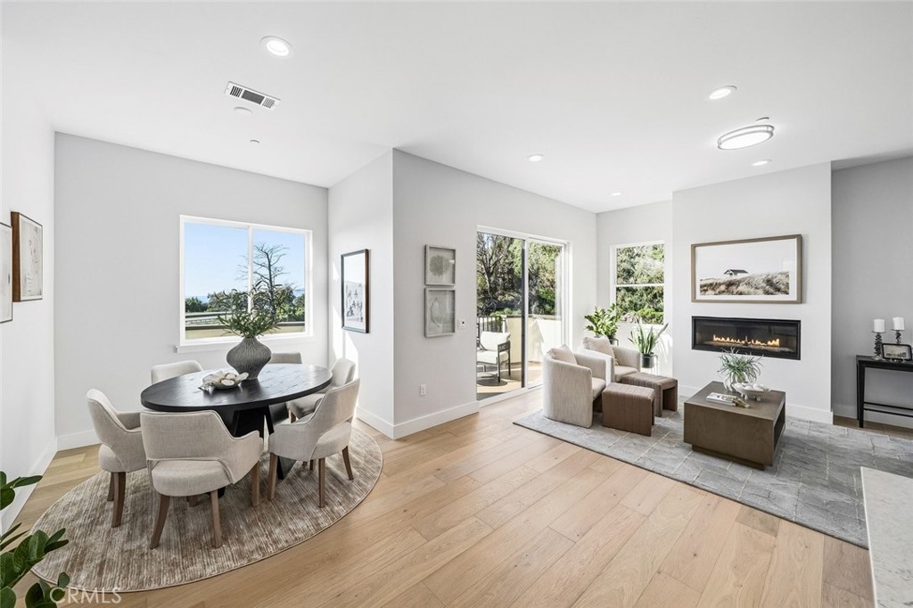 2736 Barcelona Street