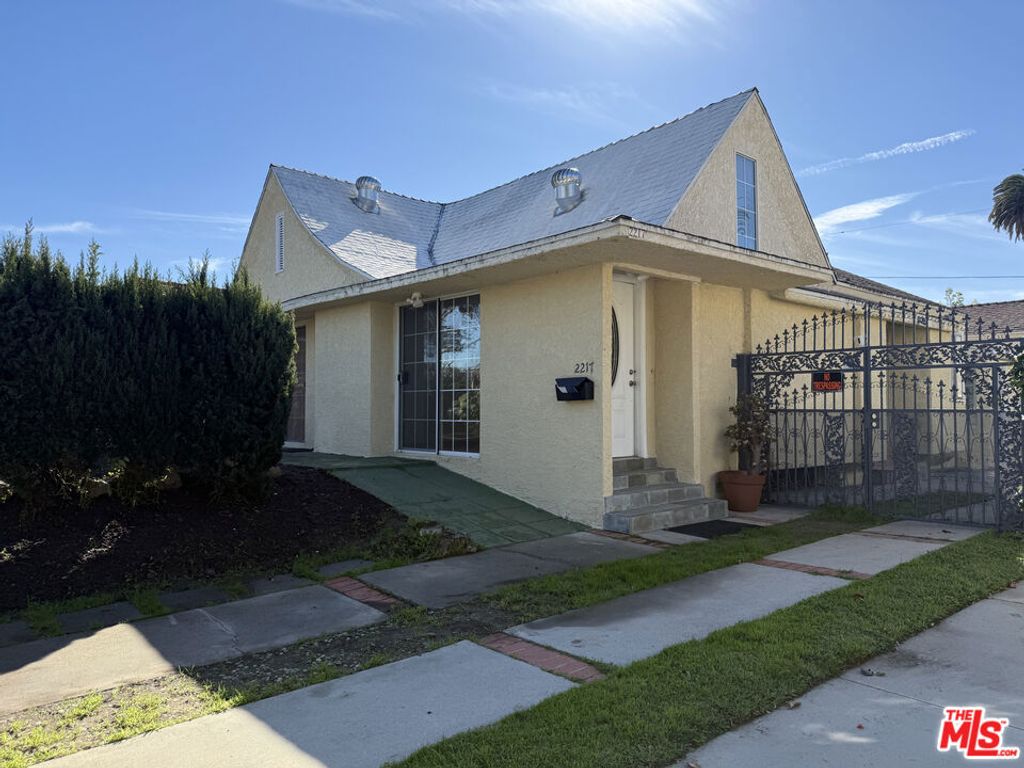 Photo of 2217 Selby Avenue, Los Angeles, CA 90064 (MLS # 26639167)