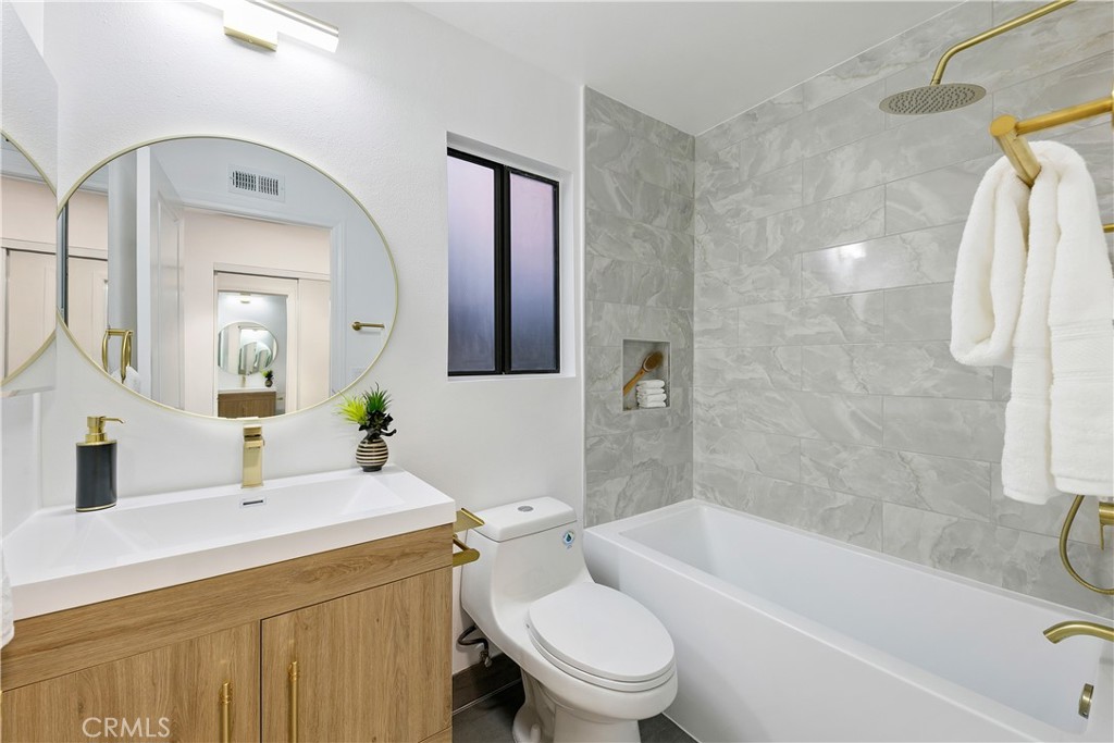 Oakcrest Townhomes (A) (814) - Residential Lease