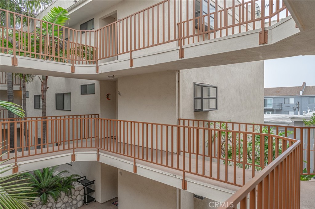 Circle (CA) - Residential