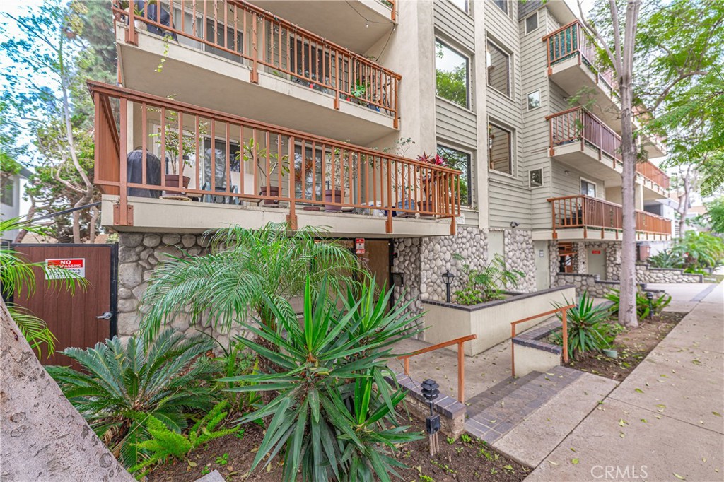 Circle (CA) - Residential