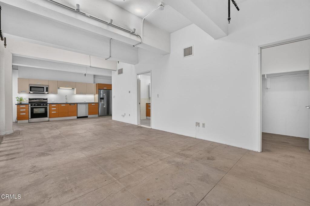 746 S Los Angeles Street 809