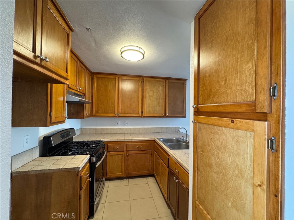 450 E 4th Street 437