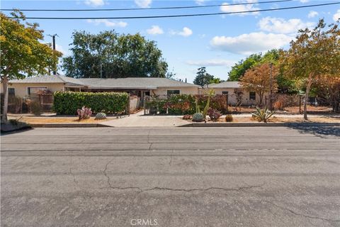Photo of 1344 N Parish Pl Pl, Burbank, CA 91506 (MLS # BB26082308)