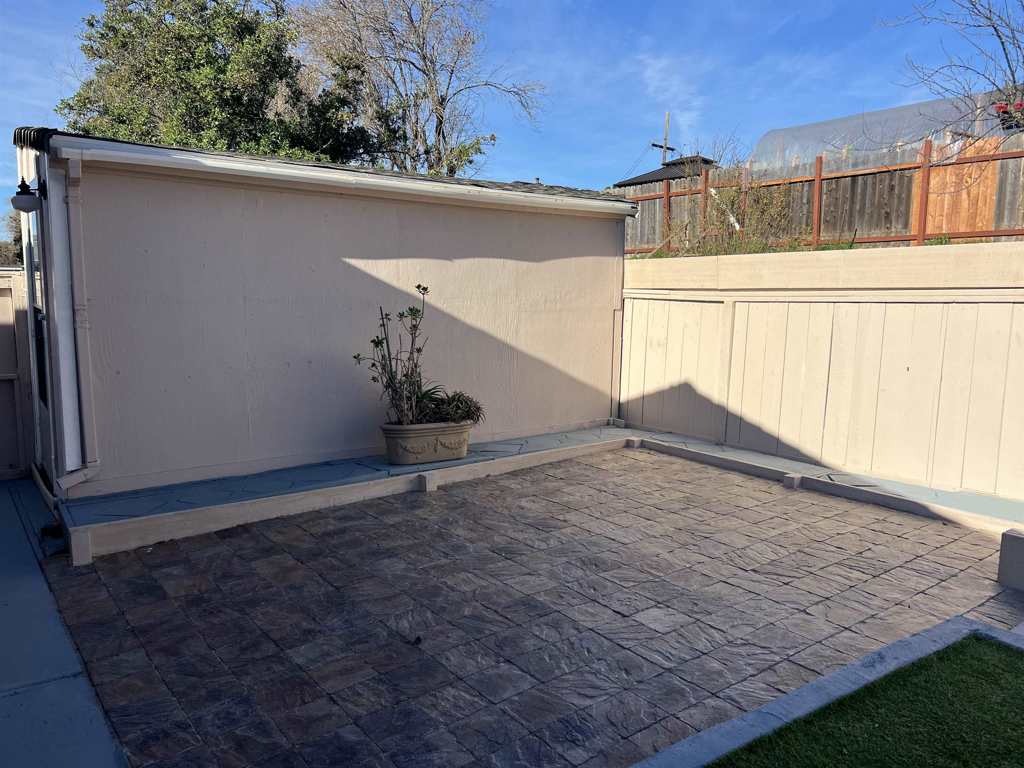 LAKE ALHAMBRA - Residential