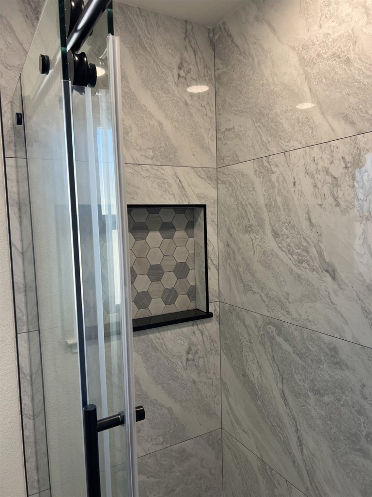 LAKE ALHAMBRA - Residential