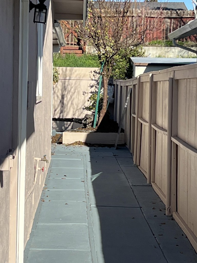 LAKE ALHAMBRA - Residential