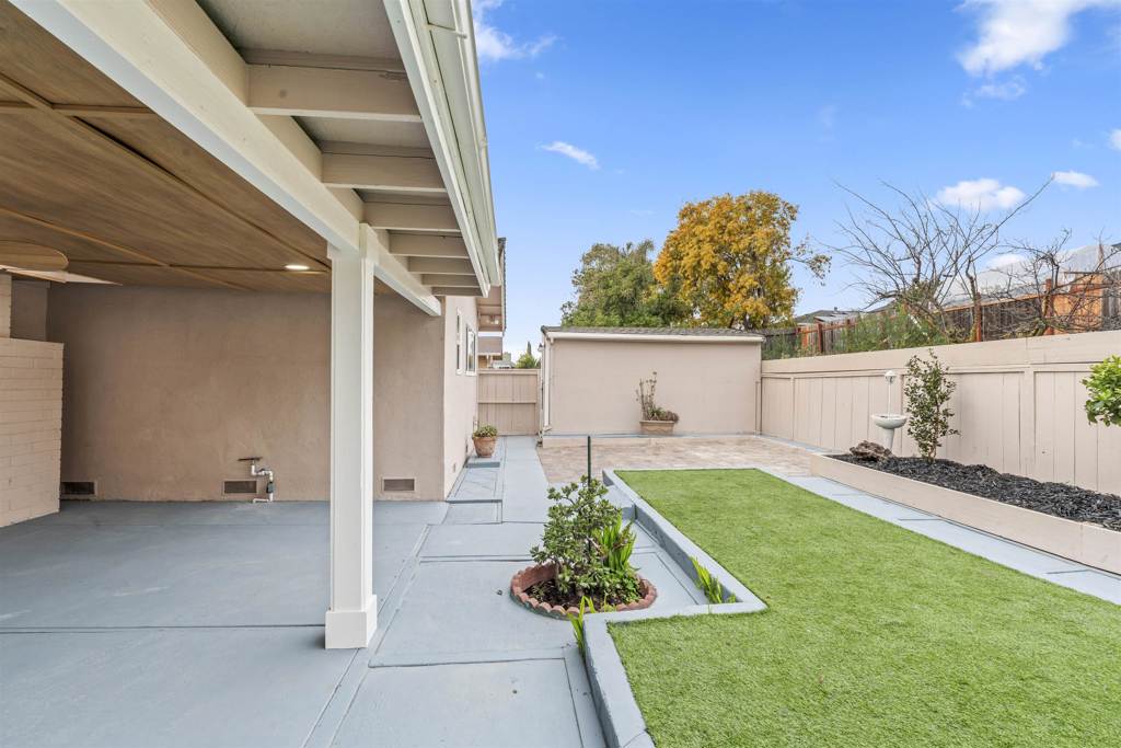 LAKE ALHAMBRA - Residential