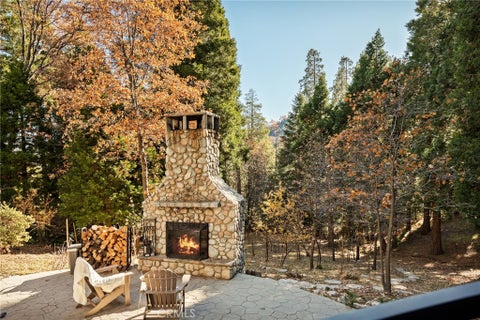 Photo of 267 Pheasant Run, Lake Arrowhead, CA 92352 (MLS # IG25274952)