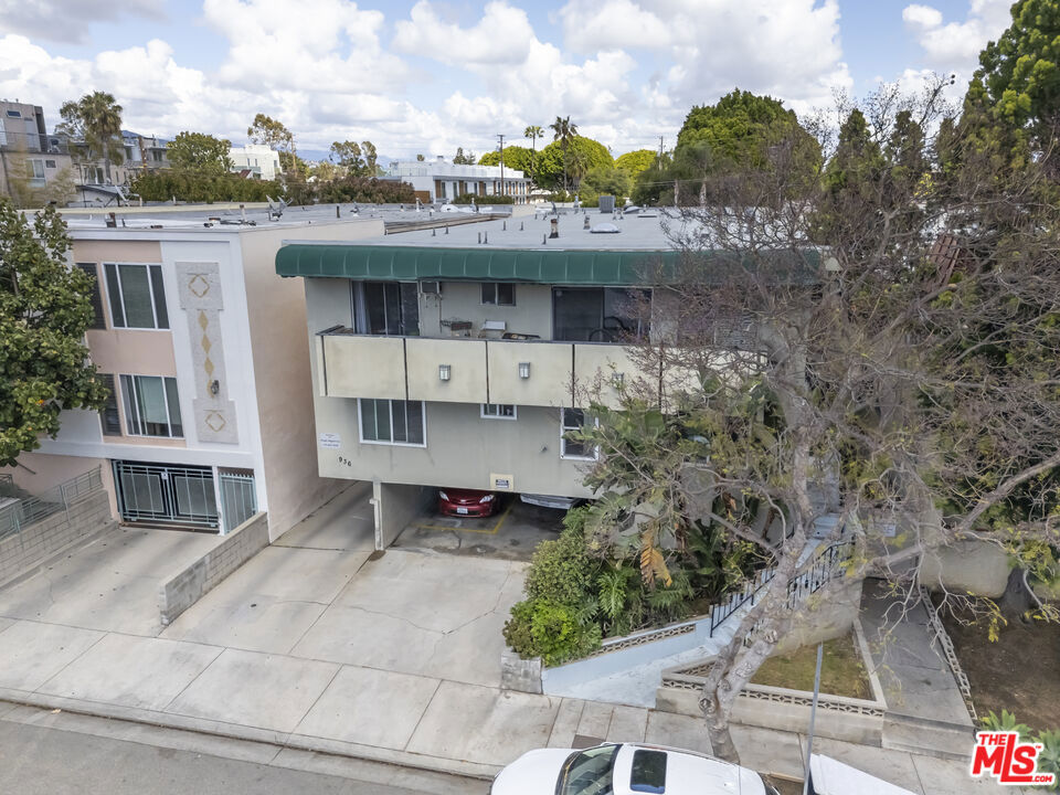936 N Orange Grove Avenue
