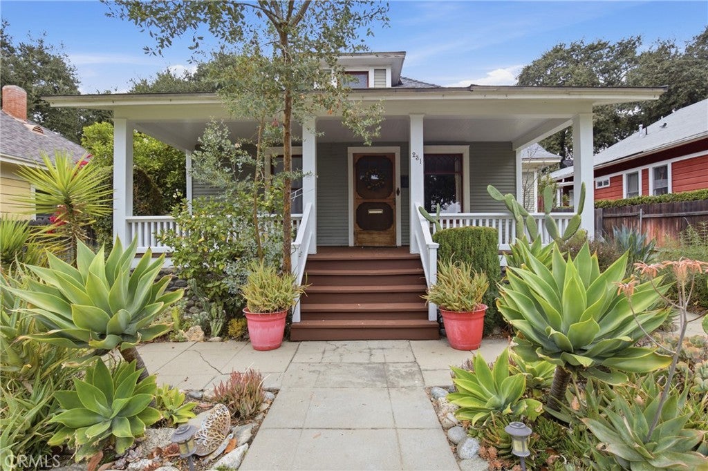 231 E Lemon AVE