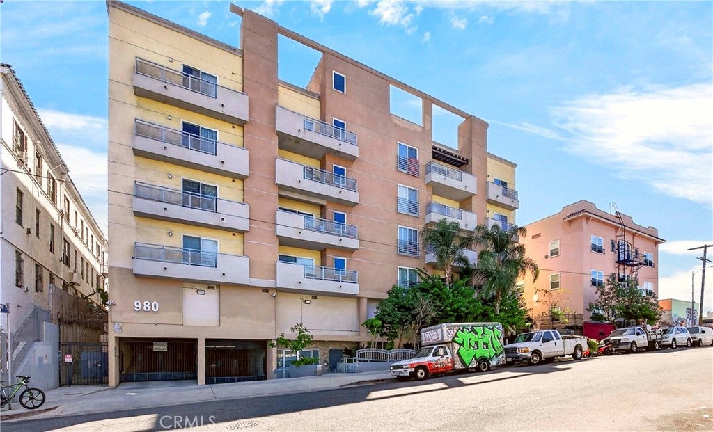 980 S Oxford AVE 303, Los Angeles CA 90006