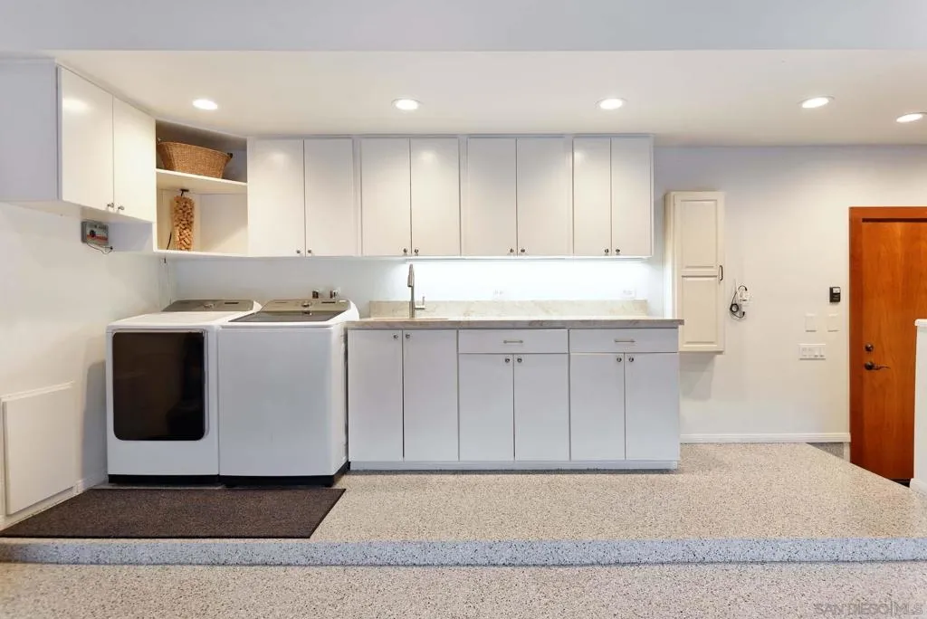 La Jolla, California 92037, United States, 3 Bedrooms Bedrooms, ,3 BathroomsBathrooms,Residential,Active,152760