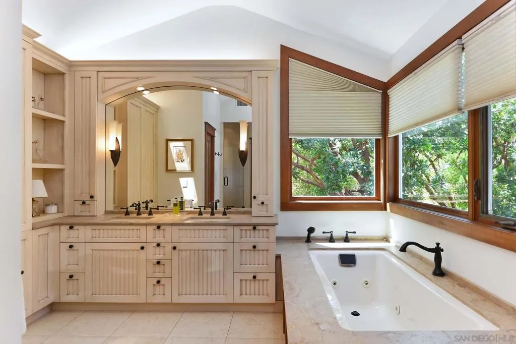 La Jolla, California 92037, United States, 3 Bedrooms Bedrooms, ,3 BathroomsBathrooms,Residential,Active,152760