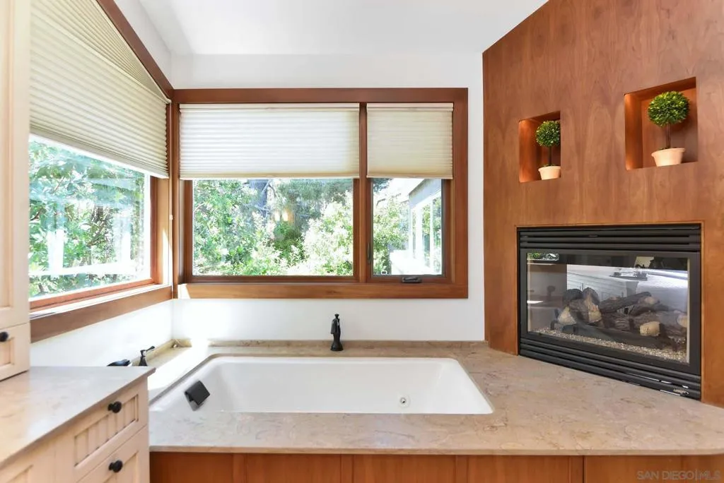 La Jolla, California 92037, United States, 3 Bedrooms Bedrooms, ,3 BathroomsBathrooms,Residential,Active,152760